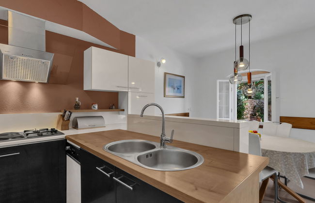 Casa de 3 quartos em Sutivan com piscina privada e jardim - Foto 9