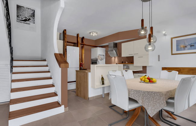 Casa de 3 quartos em Sutivan com piscina privada e jardim - Foto 5