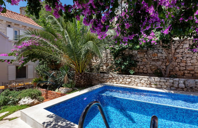 Casa de 3 quartos em Sutivan com piscina privada e jardim - Foto 28