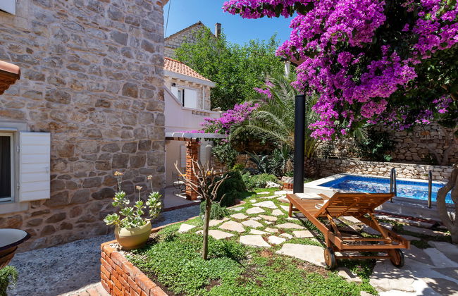 Casa de 3 quartos em Sutivan com piscina privada e jardim - Foto 30