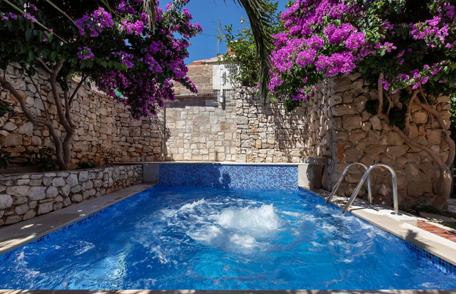 Casa de 3 quartos em Sutivan com piscina privada e jardim - Foto 27