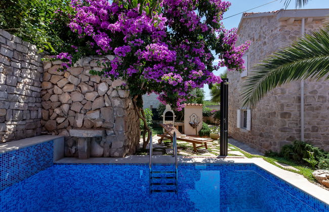 Casa de 3 quartos em Sutivan com piscina privada e jardim - Foto 41