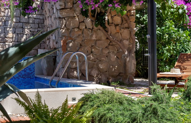 Casa de 3 quartos em Sutivan com piscina privada e jardim - Foto 38