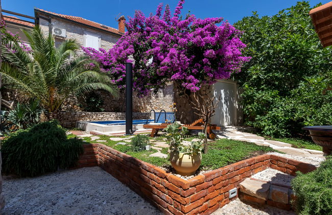 Casa de 3 quartos em Sutivan com piscina privada e jardim - Foto 34