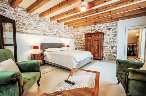 Foto 46 - Haus mit 2 Schlafzimmern in Sutivan mit privater pool und garten