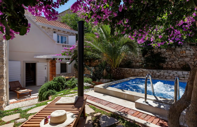 Casa de 3 quartos em Sutivan com piscina privada e jardim - Foto 3