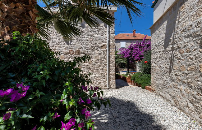 Casa de 3 quartos em Sutivan com piscina privada e jardim - Foto 31