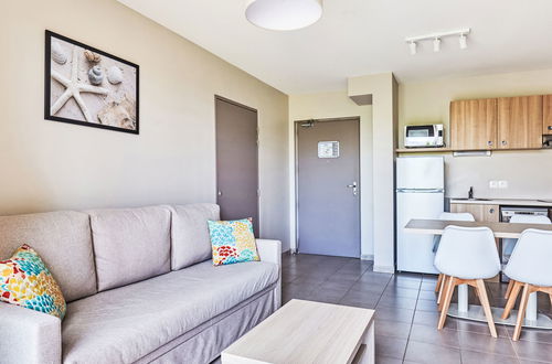 Photo 13 - Apartment in La Londe-les-Maures with swimming pool and terrace