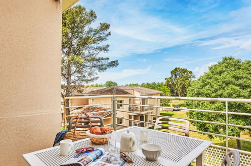 Photo 15 - Apartment in La Londe-les-Maures with swimming pool and terrace