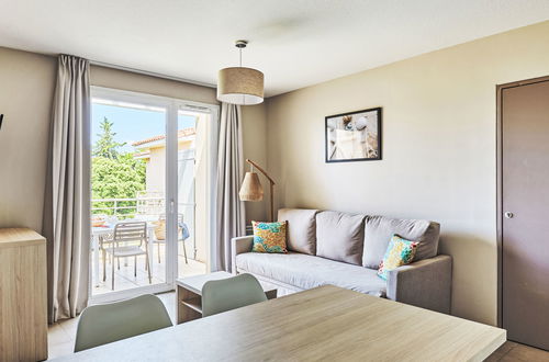 Photo 3 - Apartment in La Londe-les-Maures with swimming pool and terrace