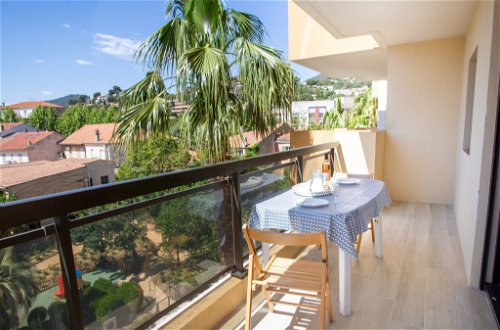Photo 14 - 2 bedroom Apartment in Le Lavandou with sea view