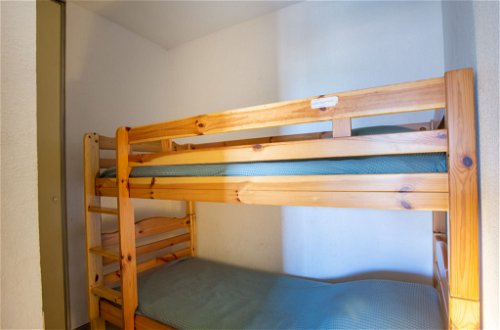 Foto 11 - Appartamento con 2 camere da letto a Le Lavandou con vista mare