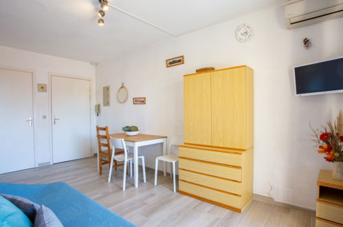 Foto 5 - Apartamento de 2 quartos em Le Lavandou com vistas do mar