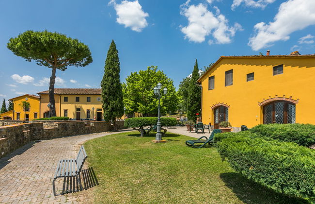 Apartamento de 2 quartos em Capraia e Limite com piscina e jardim - Foto 40