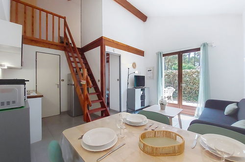 Foto 4 - Haus mit 1 Schlafzimmer in Les Mathes mit schwimmbad und terrasse