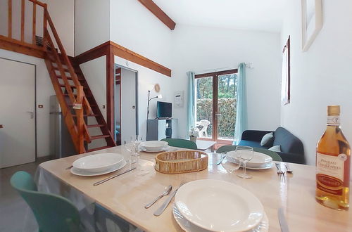Foto 13 - Haus mit 1 Schlafzimmer in Les Mathes mit schwimmbad und terrasse