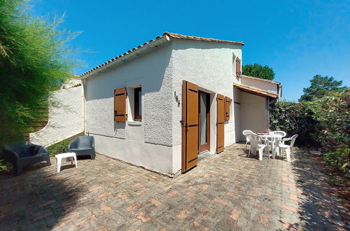 Foto 2 - Haus mit 1 Schlafzimmer in Les Mathes mit schwimmbad und terrasse