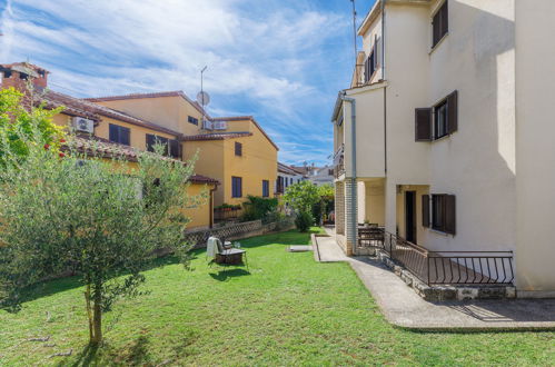 Foto 6 - Apartamento de 2 quartos em Poreč com jardim e terraço