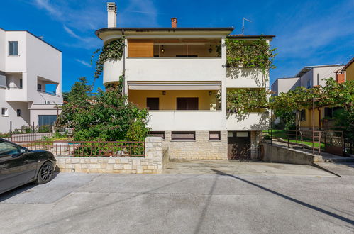 Photo 16 - Appartement de 2 chambres à Poreč avec jardin et terrasse