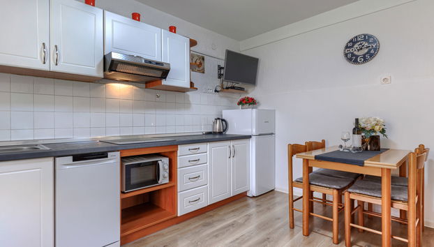 Appartement de 2 chambres à Poreč avec jardin et terrasse - Photo 4