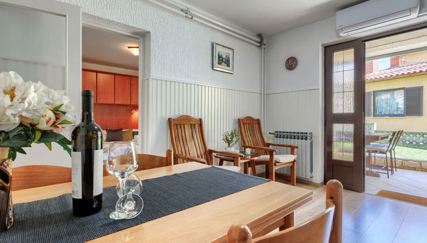Appartement de 2 chambres à Poreč avec jardin et terrasse - Photo 2