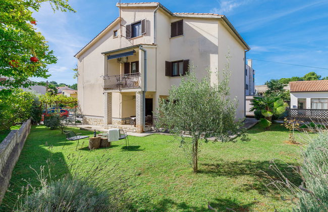 Apartamento de 2 quartos em Poreč com jardim e terraço - Foto 1