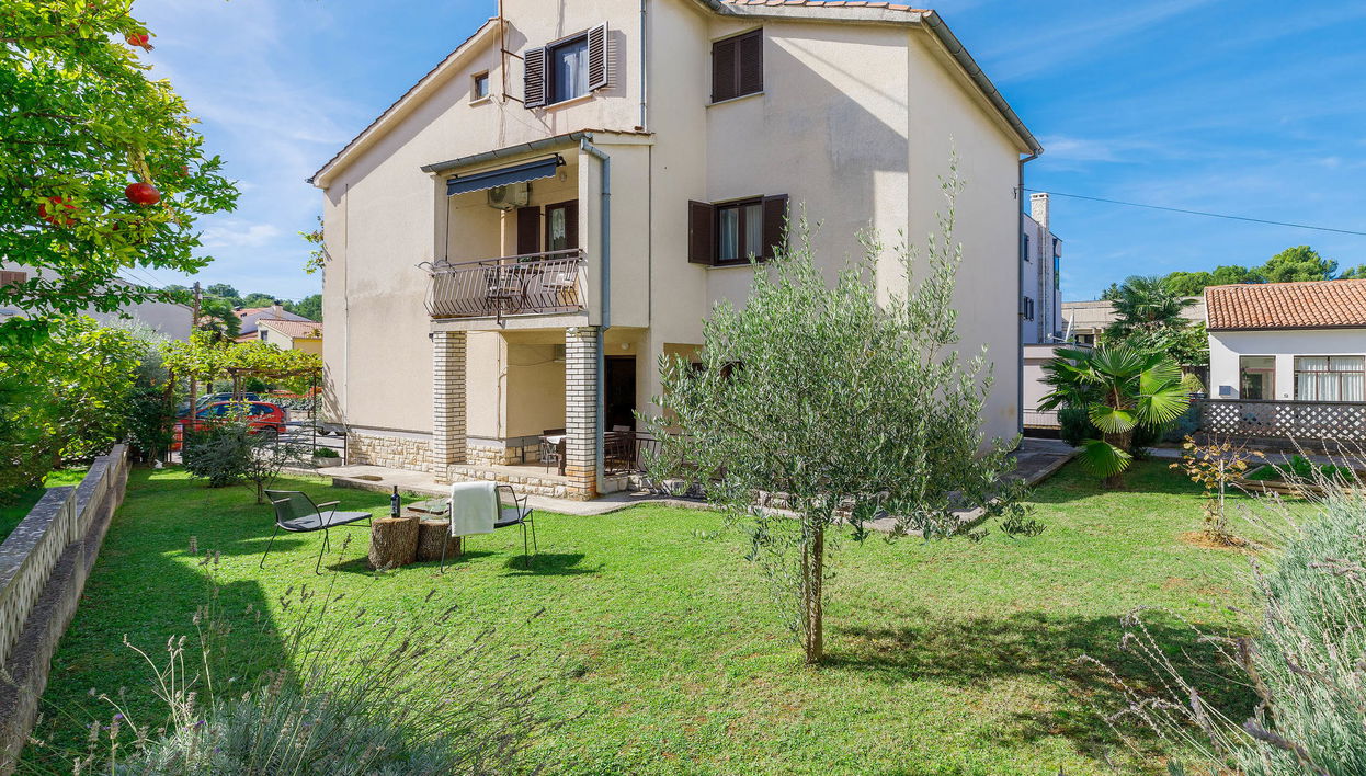 Appartement de 2 chambres à Poreč avec jardin et terrasse - Photo 1