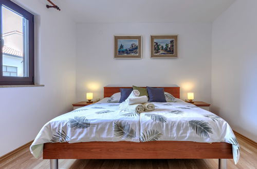 Foto 17 - Appartamento con 2 camere da letto a Poreč con giardino e terrazza