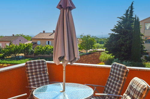 Photo 15 - 4 bedroom House in Novigrad with private pool and garden
