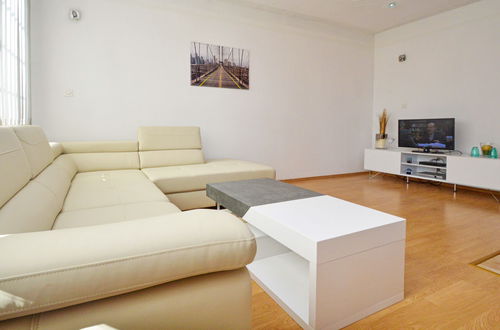 Photo 2 - 4 bedroom House in Novigrad with private pool and garden