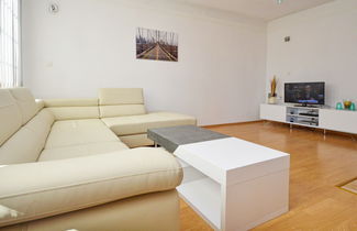 Photo 2 - 4 bedroom House in Novigrad with private pool and garden