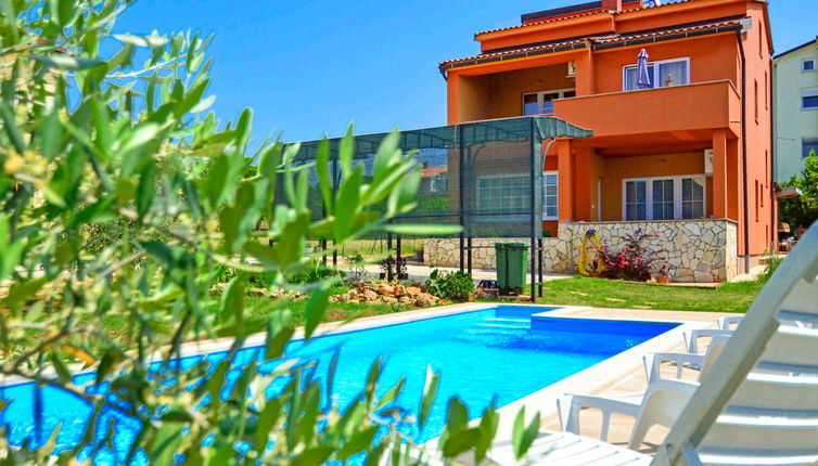 Photo 1 - 4 bedroom House in Novigrad with private pool and garden