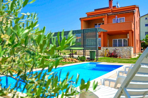 Photo 1 - 4 bedroom House in Novigrad with private pool and garden
