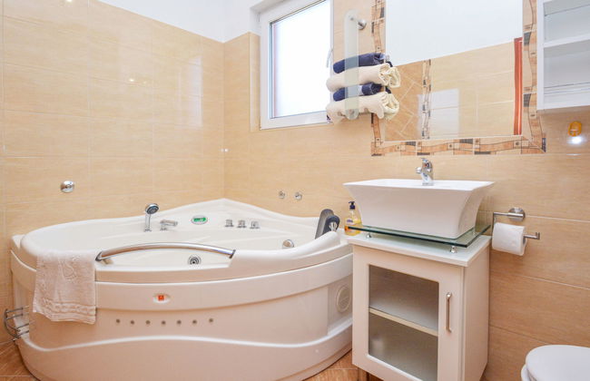 Casa de 5 quartos em Novigrad com piscina privada e jardim - Foto 18