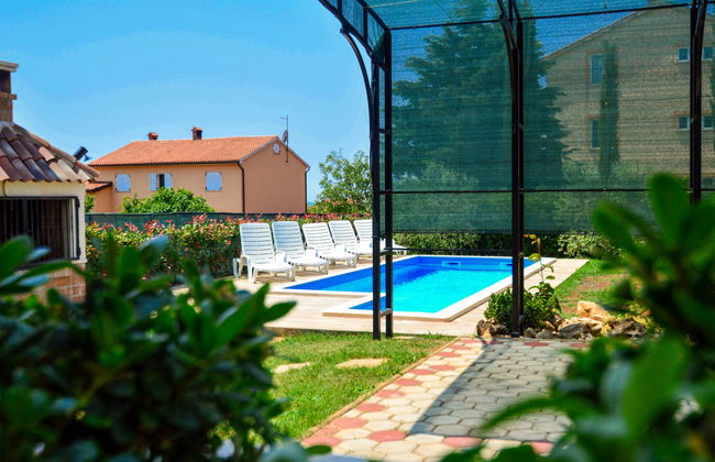 Casa de 5 quartos em Novigrad com piscina privada e jardim - Foto 8
