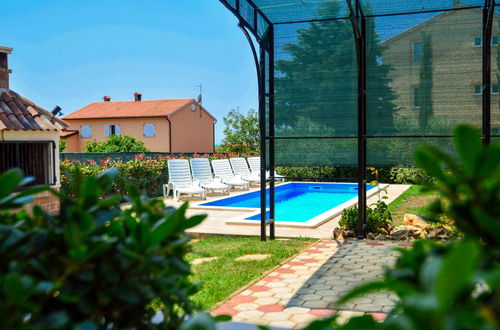 Photo 8 - 4 bedroom House in Novigrad with private pool and garden