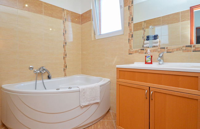 Casa de 5 quartos em Novigrad com piscina privada e jardim - Foto 21