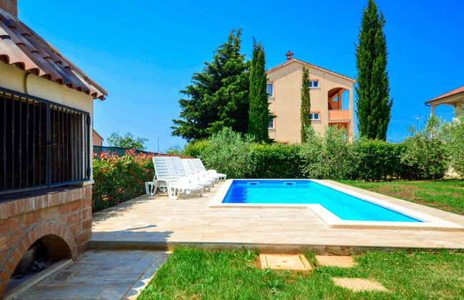 Casa de 5 quartos em Novigrad com piscina privada e jardim - Foto 9