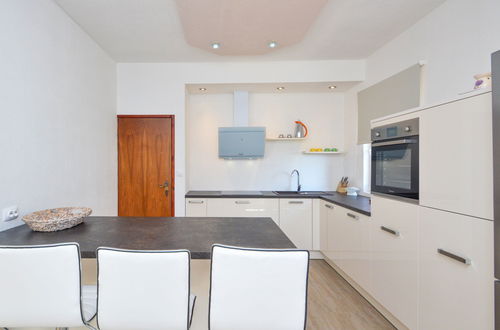 Photo 7 - 4 bedroom House in Novigrad with private pool and garden