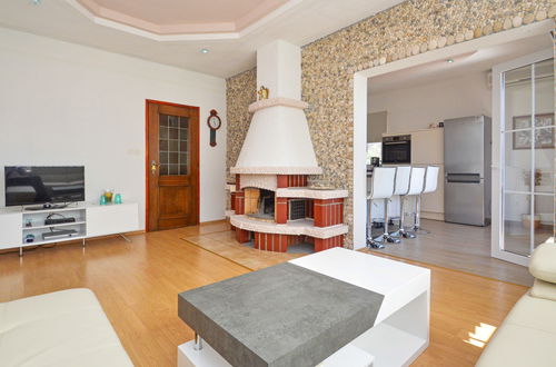 Photo 5 - 4 bedroom House in Novigrad with private pool and garden