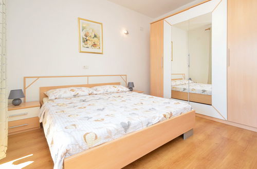 Photo 17 - 4 bedroom House in Novigrad with private pool and garden