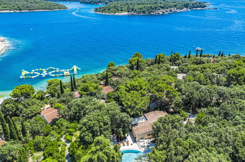 Photo 1 - Maison de 6 chambres à Pula avec piscine privée et jardin