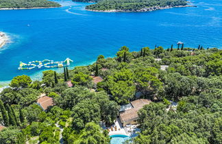 Photo 1 - Maison de 6 chambres à Pula avec piscine privée et vues à la mer