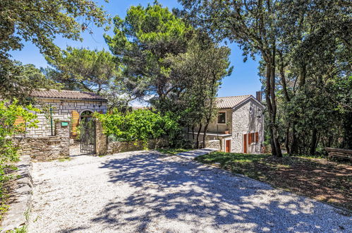 Foto 25 - Casa con 6 camere da letto a Pola con piscina privata e giardino