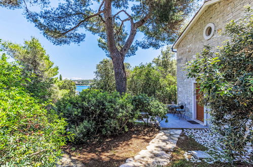 Foto 40 - Casa con 6 camere da letto a Pola con piscina privata e giardino