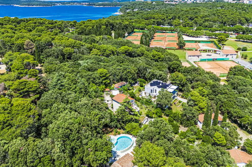 Photo 25 - Maison de 6 chambres à Pula avec piscine privée et jardin