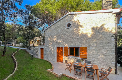 Photo 29 - Maison de 6 chambres à Pula avec piscine privée et vues à la mer