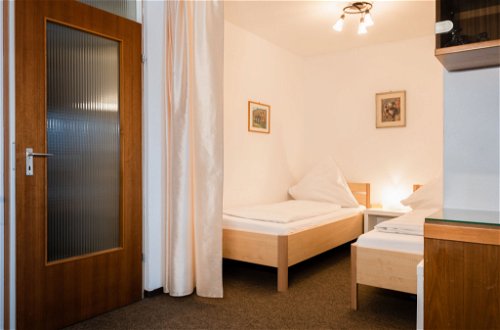 Foto 17 - Appartamento con 2 camere da letto a Löffingen con piscina e vista sulle montagne