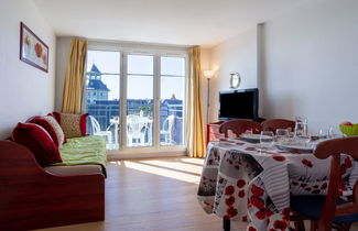 Foto 1 - Appartamento con 2 camere da letto a Dives-sur-Mer con piscina e giardino