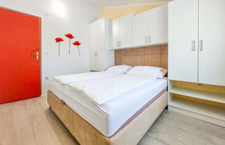 Photo 3 - 2 bedroom Apartment in Baška with garden